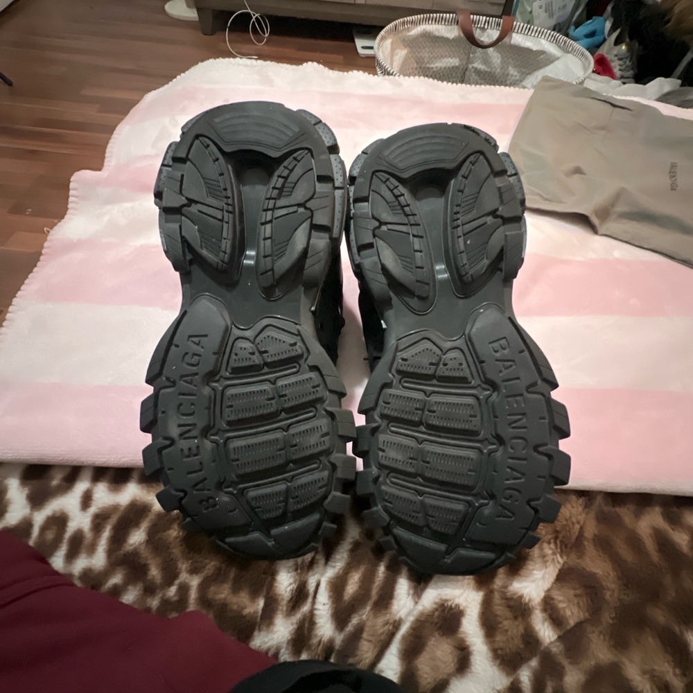 men’s balenciaga track runners 
size 10 
brand new with box, bag, extra laces - Picture 5 of 6